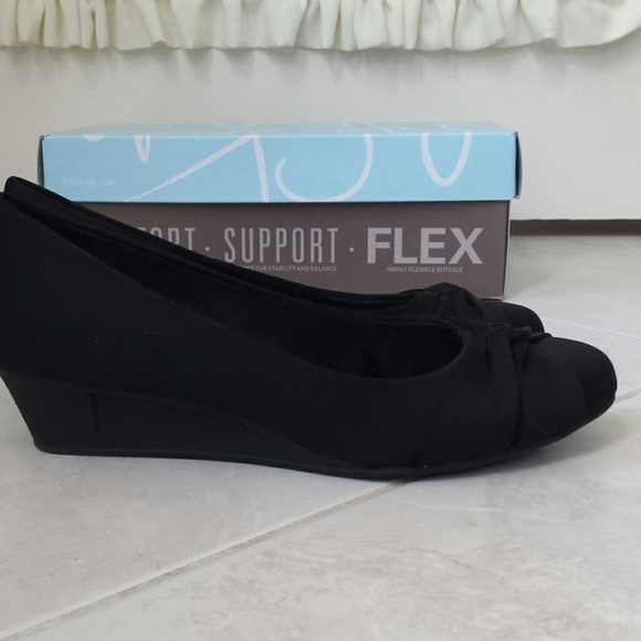 bandolino wedge shoes